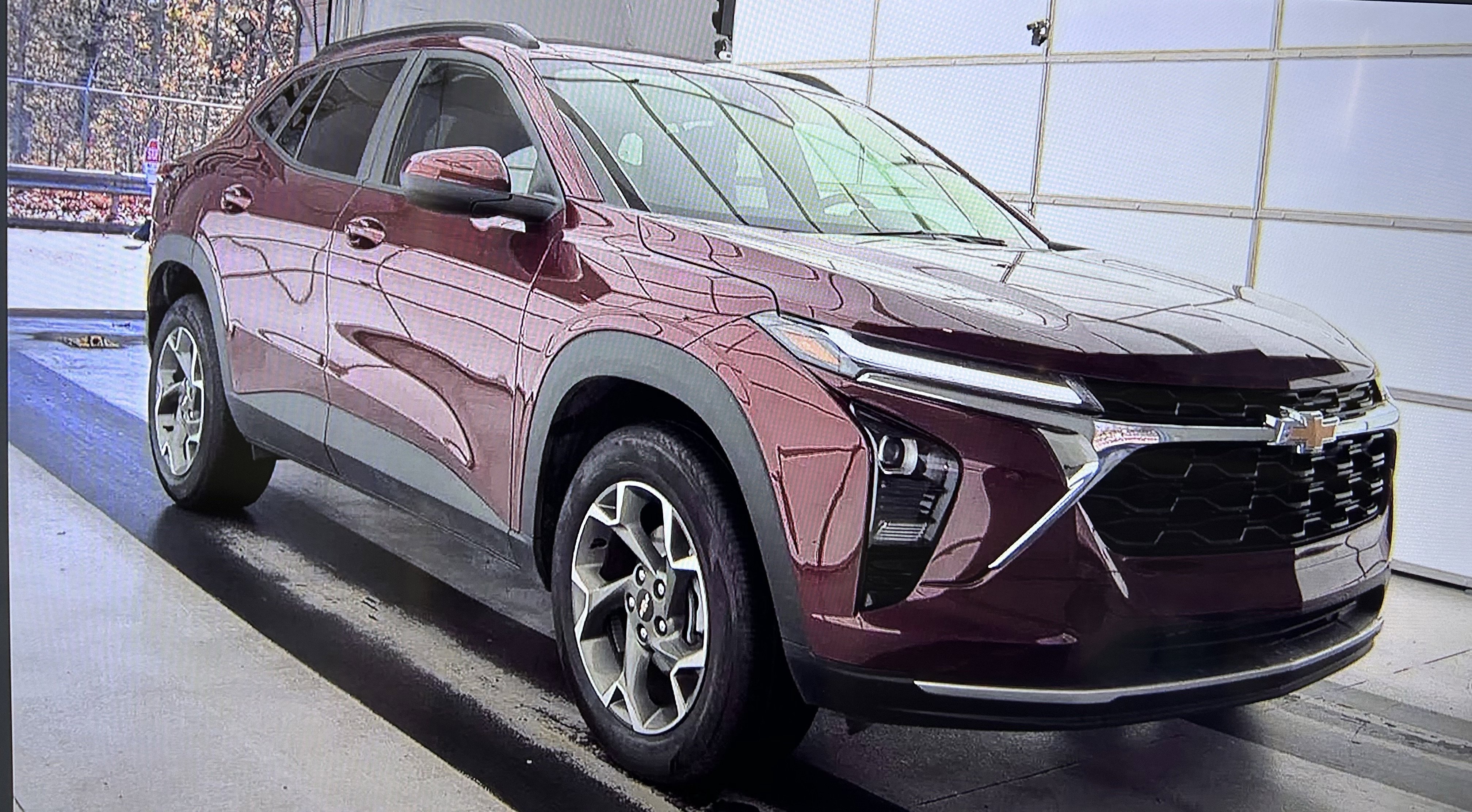 Used 2025 Chevrolet Trax LT w/ LT Convenience Package image 6