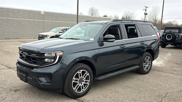 New 2025 Ford Expedition Active image 2