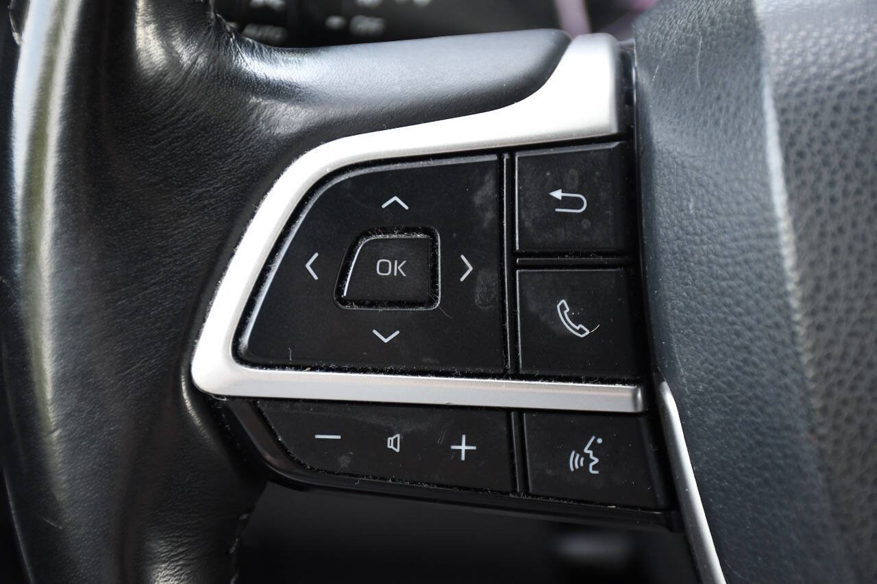 Used 2022 Toyota Highlander XLE AWD/4WD image 39