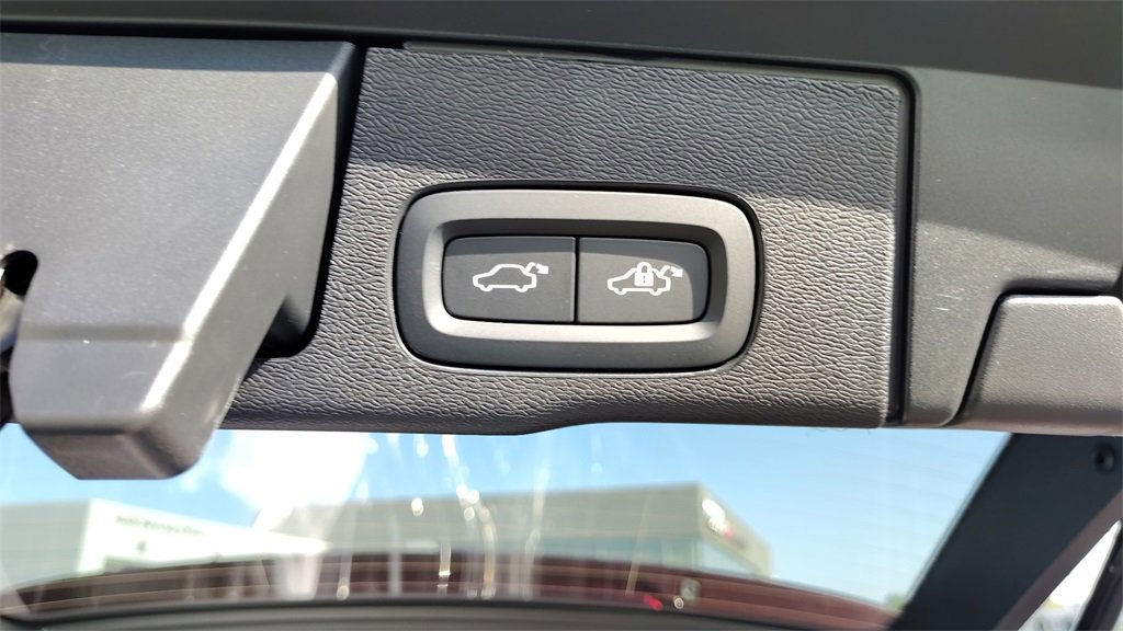 New 2026 Volvo XC60 B5 Plus w/ Protection Package Premier image 32