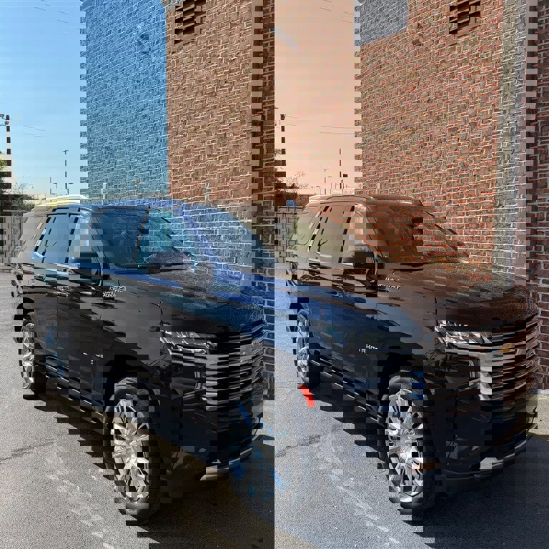 Used 2023 Chevrolet Tahoe High Country AWD/4WD image 3