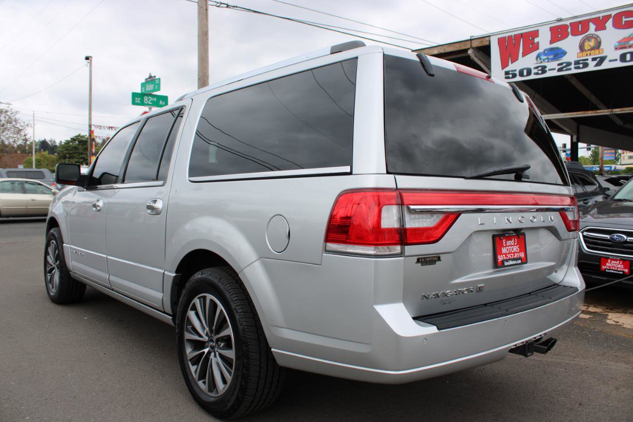 Used 2015 Lincoln Navigator L 4WD image 4