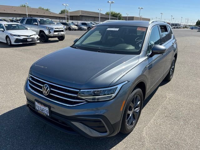 Used 2023 Volkswagen Tiguan SE w/ Panoramic Sunroof Package AWD/4WD image 1