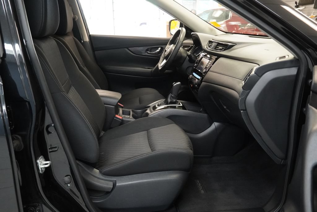 Used 2018 Nissan Rogue SV AWD/4WD image 24