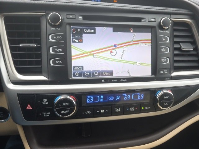 Used 2018 Toyota Highlander XLE image 14