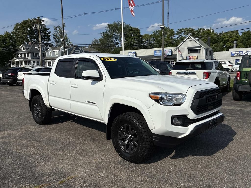 Used 2020 Toyota Tacoma SR5 AWD/4WD image 3