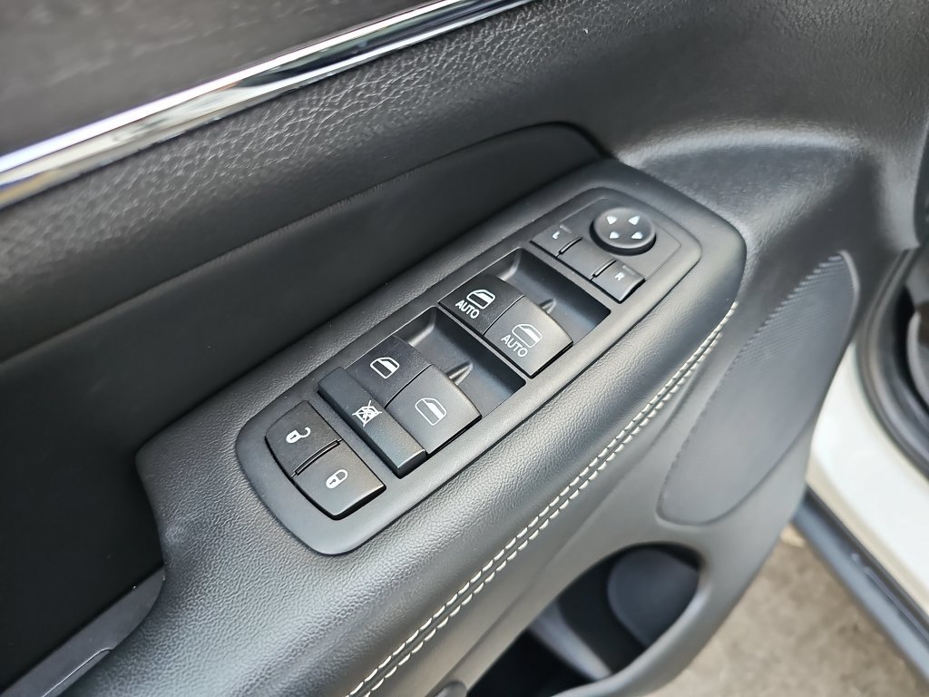 Used 2017 Jeep Grand Cherokee Limited w/ Luxury Group II AWD/4WD image 19