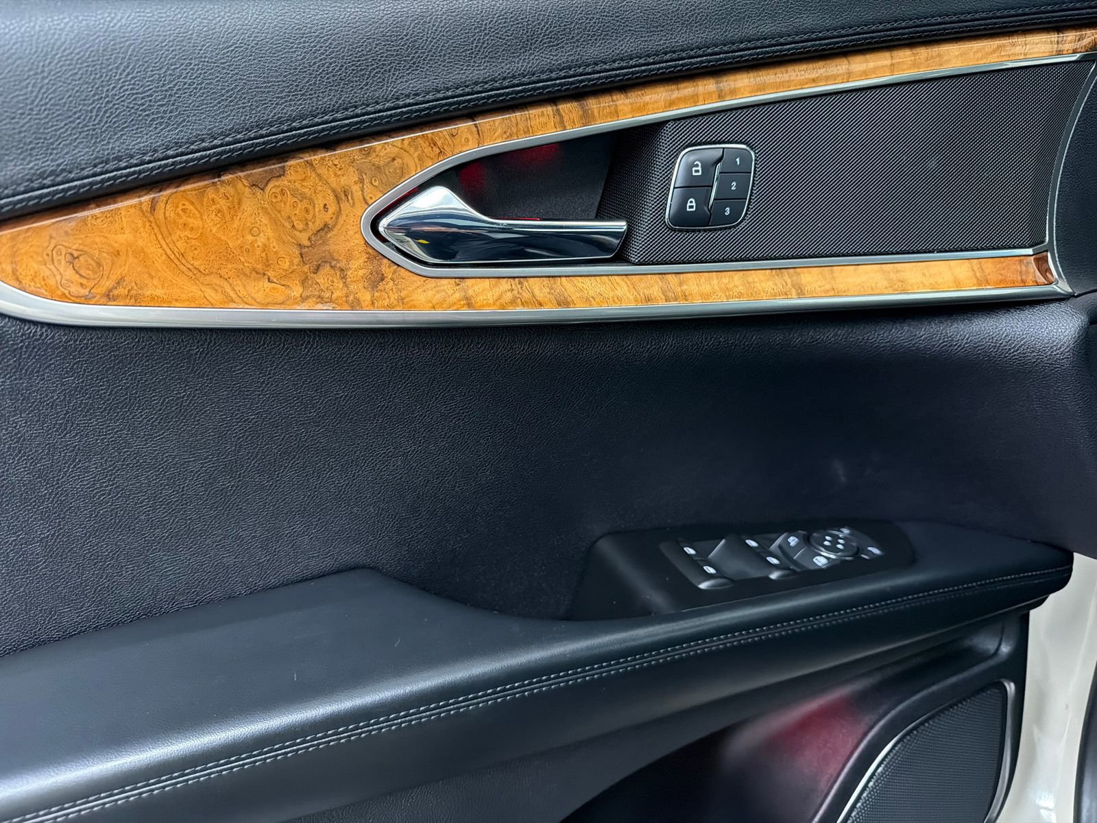 Used 2016 Lincoln MKX Reserve w/ Technology Package image 31