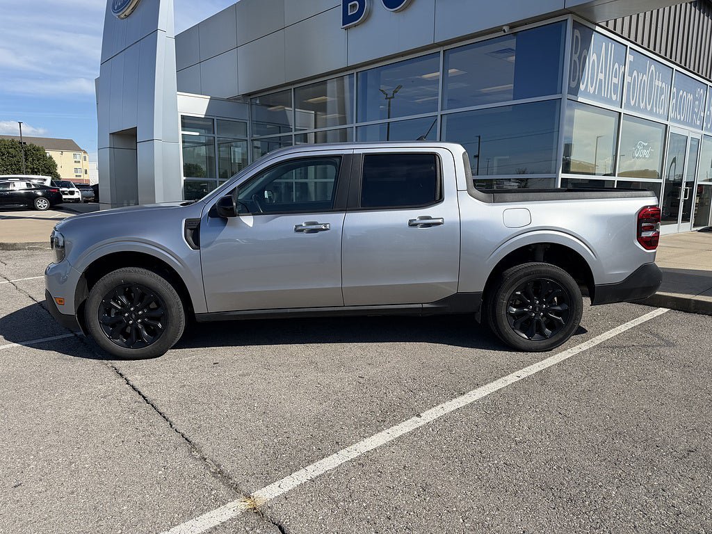 Used 2024 Ford Maverick Lariat w/ Black Appearance Package FWD image 2