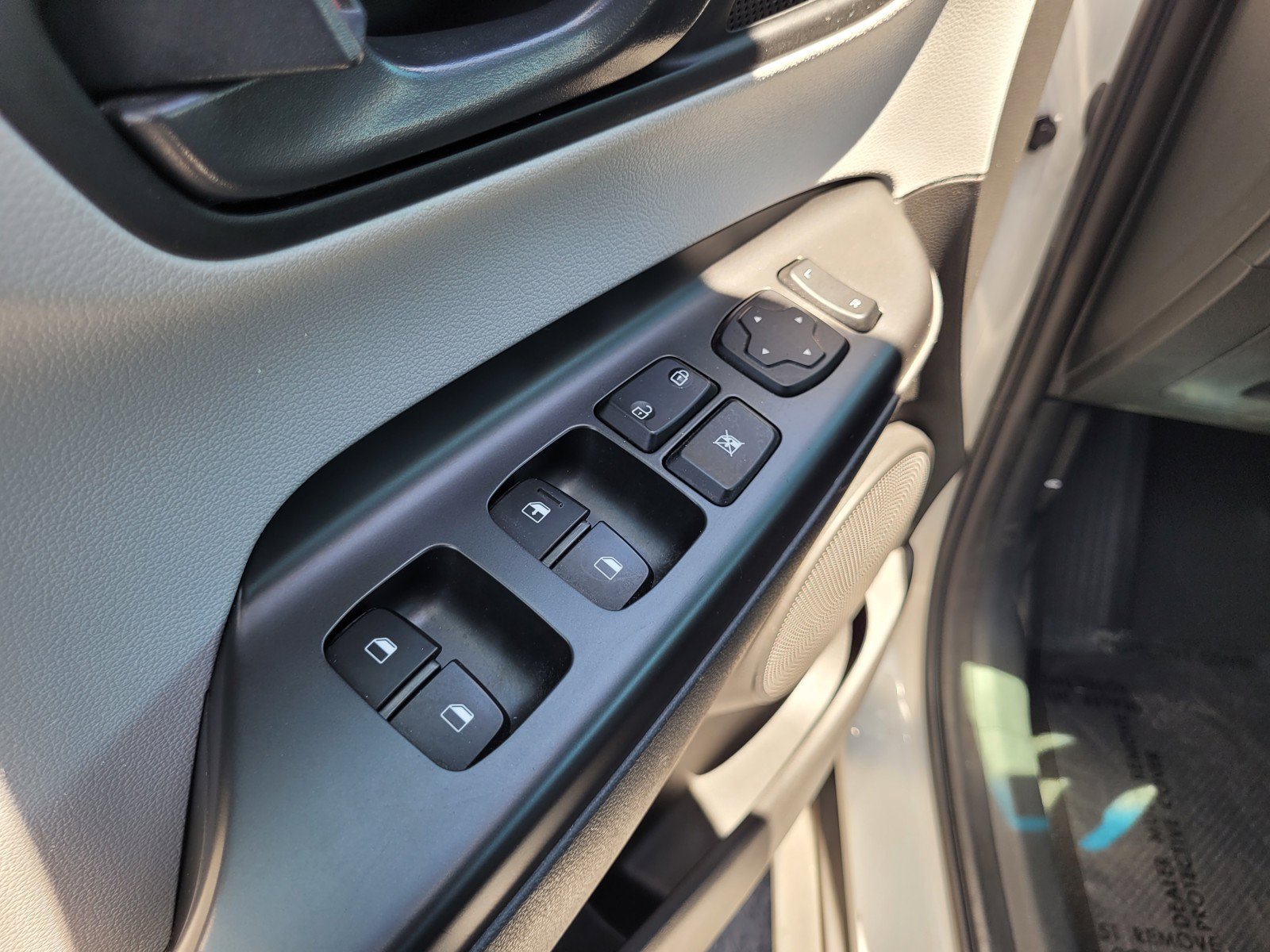 Used 2022 Hyundai Kona SEL w/ Cargo Package FWD image 26