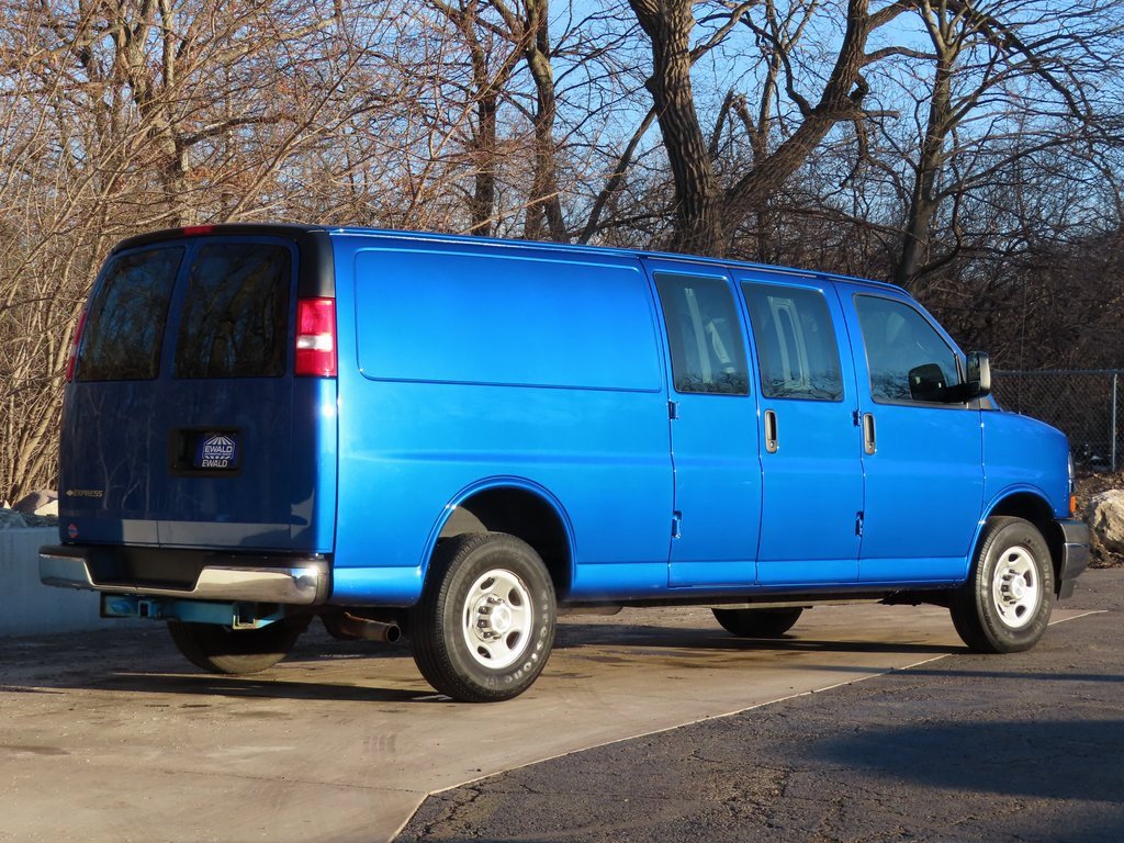 Used 2018 Chevrolet Express 3500 Extended w/ Driver Convenience Package image 3