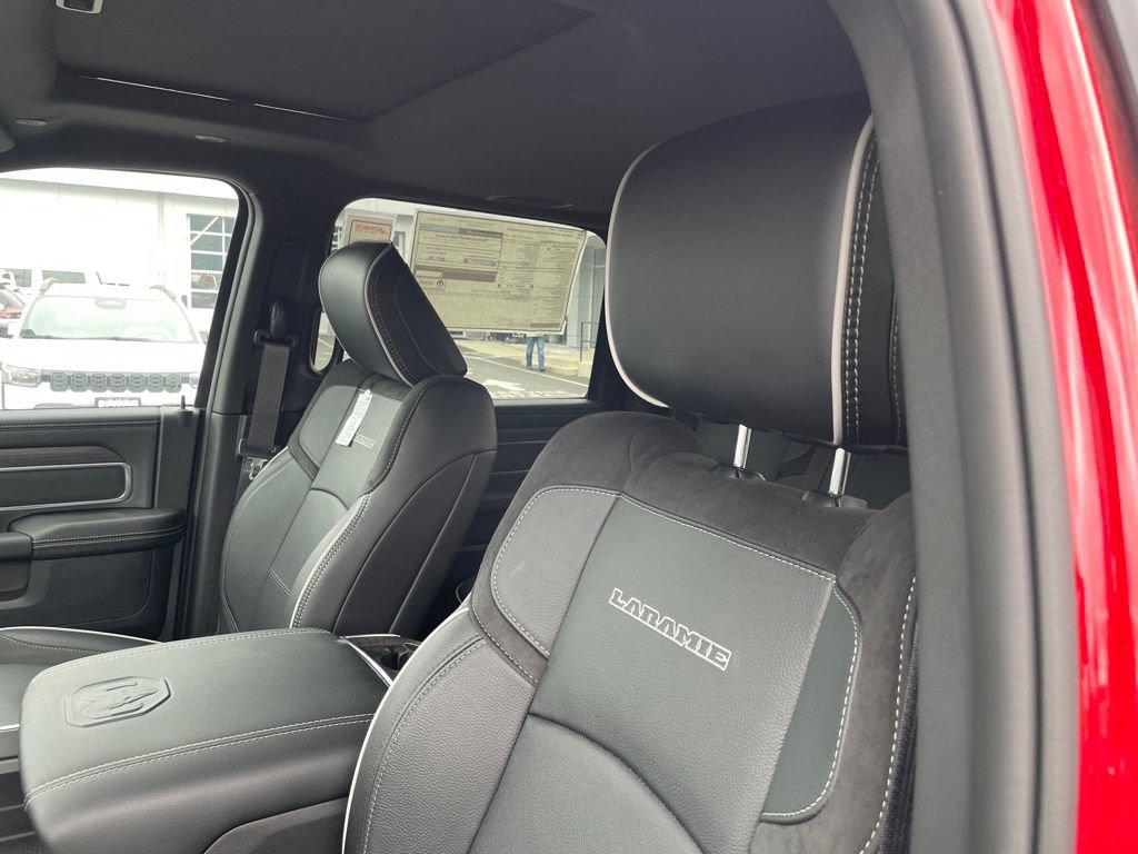New 2026 RAM 2500 Laramie AWD/4WD image 11
