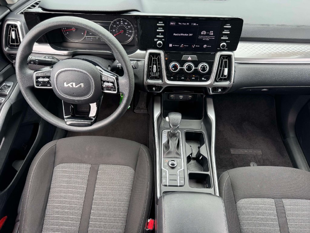 Certified 2023 Kia Sorento LX AWD/4WD image 16