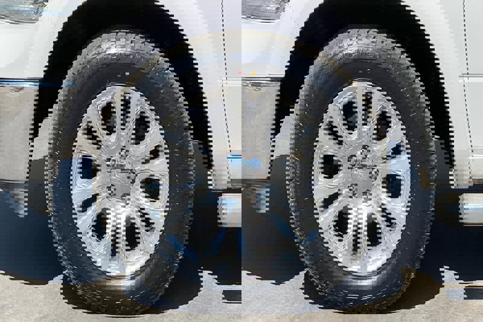 Used 2017 RAM 1500 Laramie Longhorn image 35