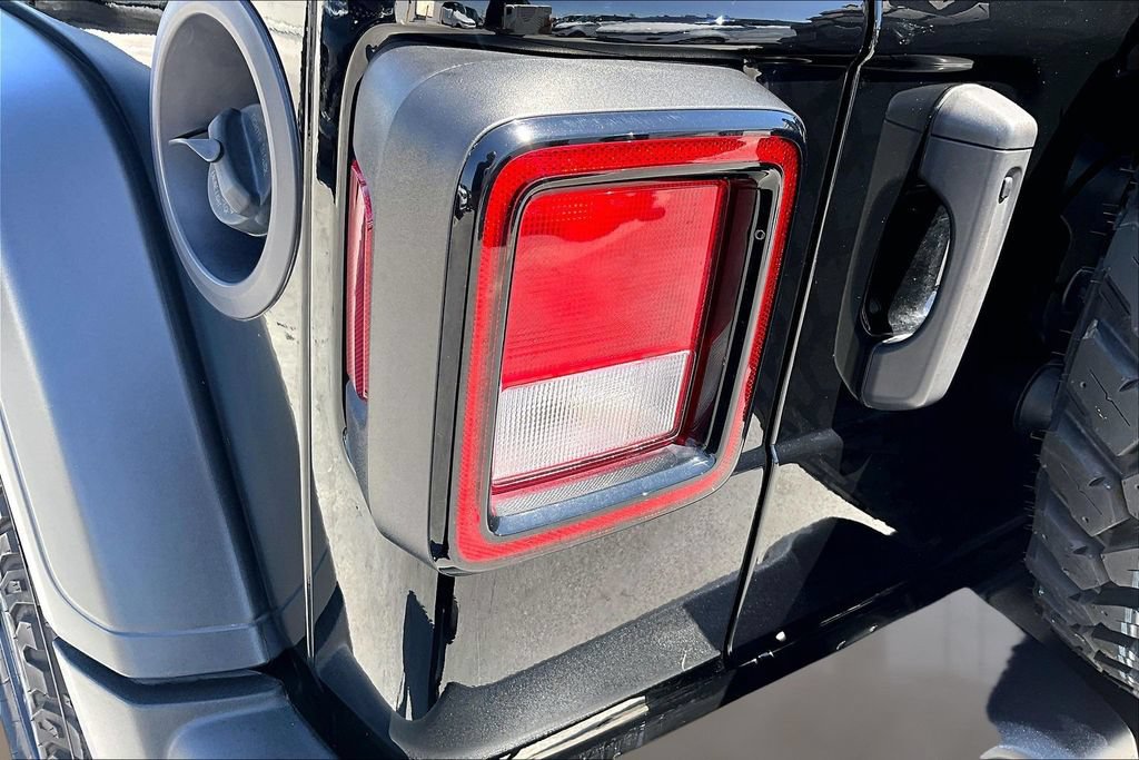 Used 2023 Jeep Wrangler Sport AWD/4WD image 21