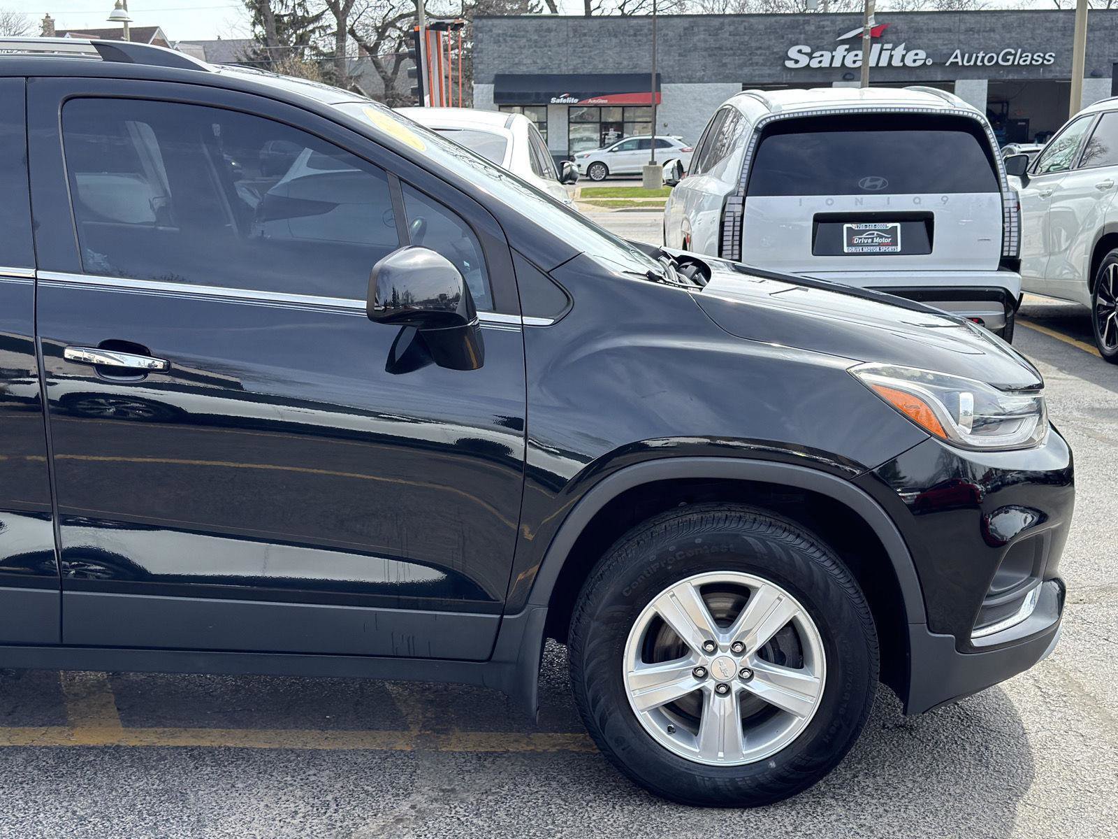 Used 2019 Chevrolet Trax LT w/ LT Convenience Package AWD/4WD image 11