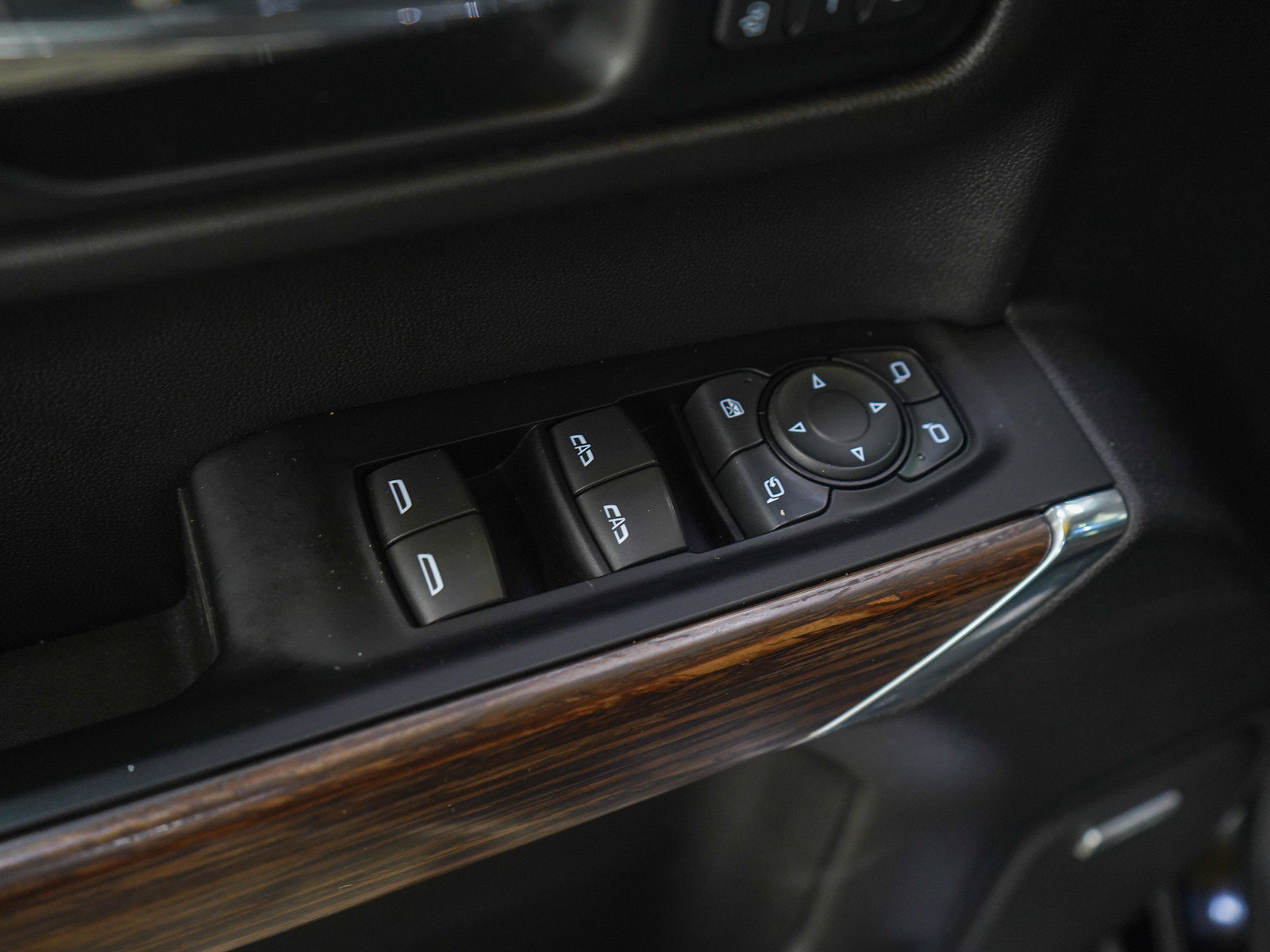 Used 2019 Chevrolet Silverado 1500 High Country w/ Technology Package AWD/4WD image 18