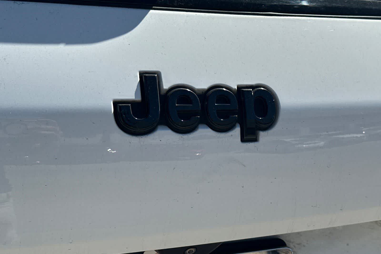 Used 2022 Jeep Grand Cherokee L Laredo RWD image 13