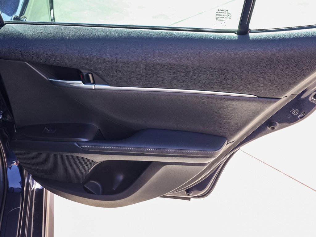 Used 2022 Toyota Camry XSE image 18