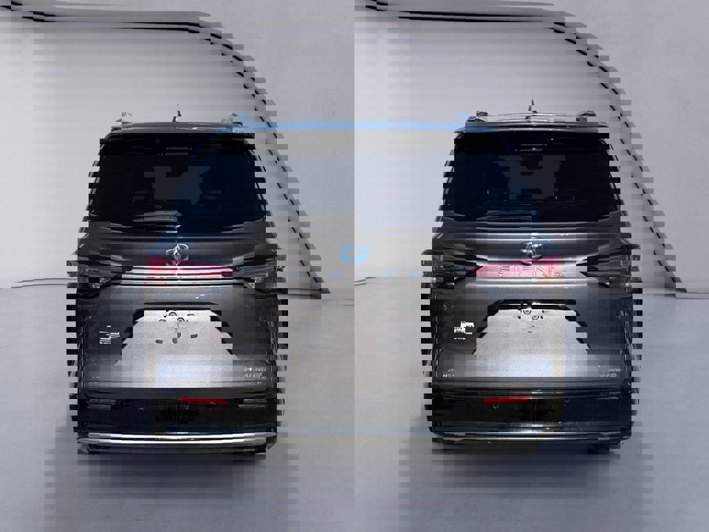 Used 2023 Toyota Sienna Platinum image 4