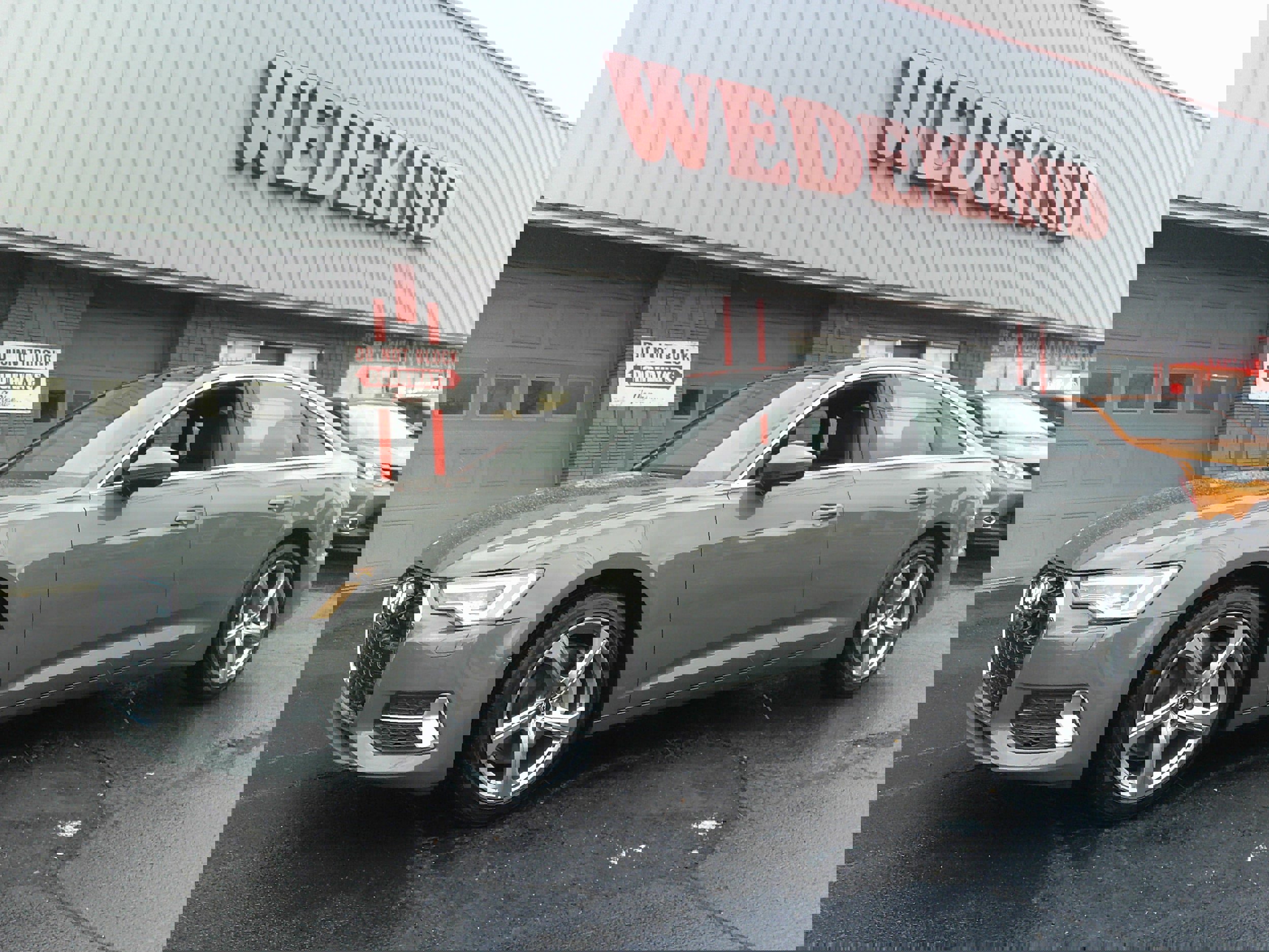 Used 2024 Audi A6 Premium Plus image 2