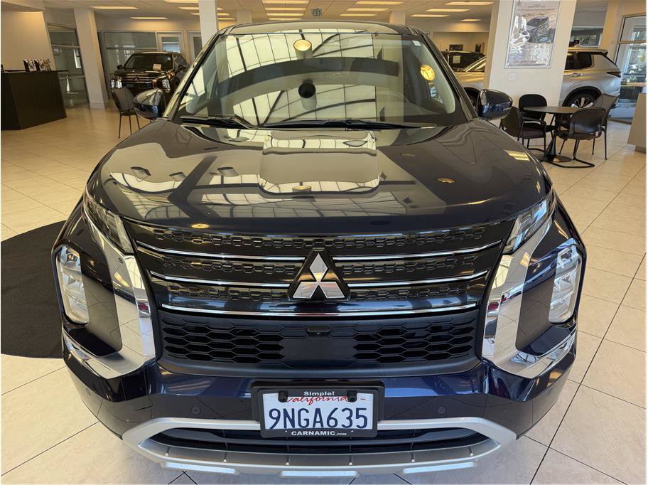 Used 2024 Mitsubishi Outlander FWD image 2