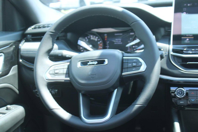 New 2025 Jeep Compass Latitude w/ Sun & Sound Group AWD/4WD image 6
