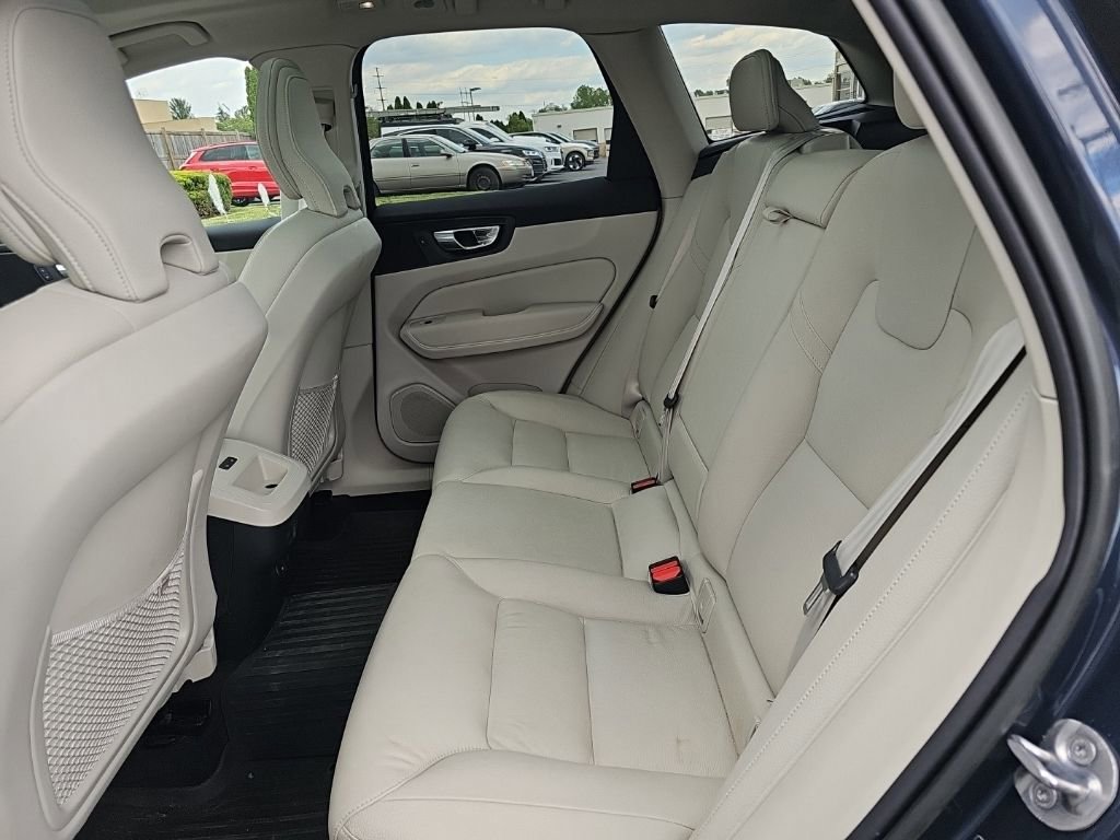 Used 2023 Volvo XC60 B5 Plus w/ Climate Package AWD/4WD image 5