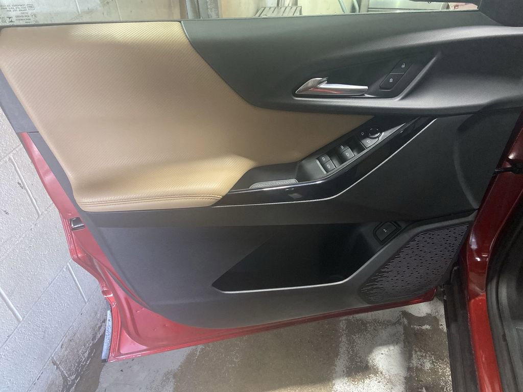 Used 2025 Chevrolet Equinox ACTIV w/ Safety and Technology Package image 22