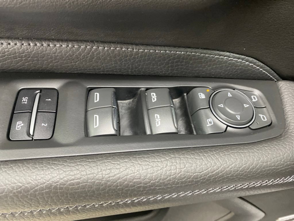 Used 2022 GMC Yukon XL Denali AWD/4WD image 25