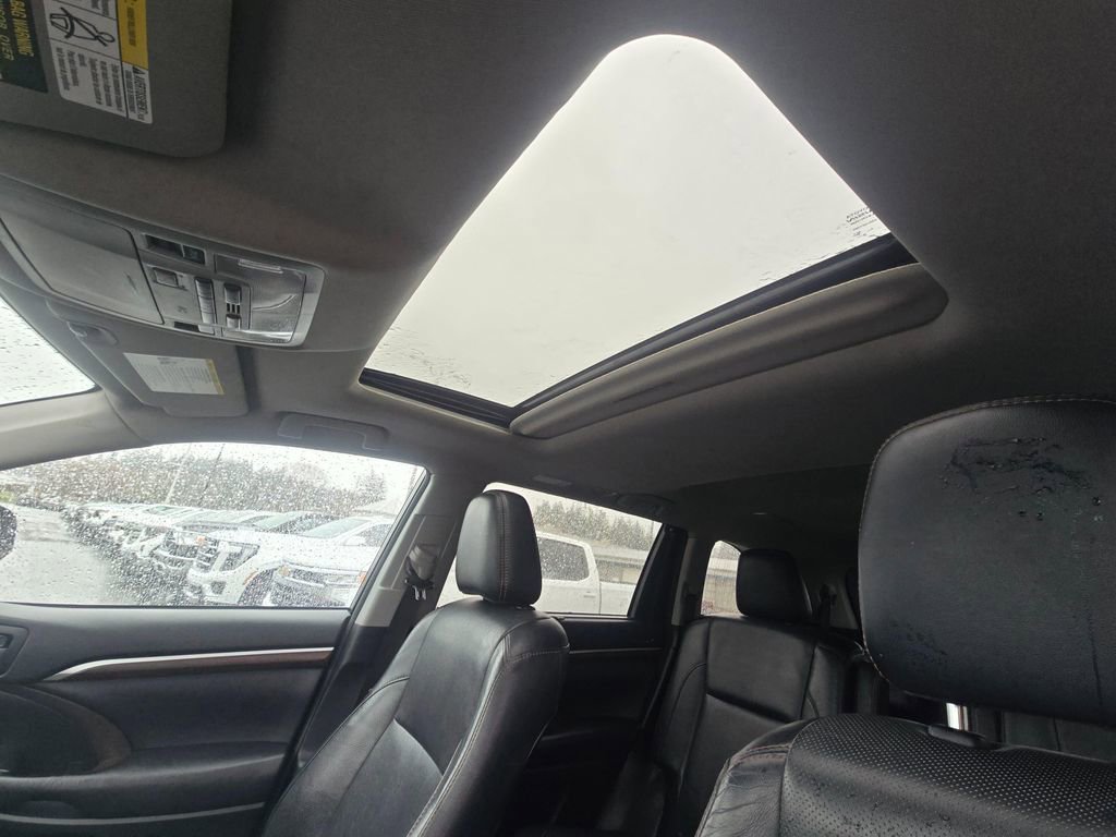 Used 2016 Toyota Highlander Limited AWD/4WD image 18