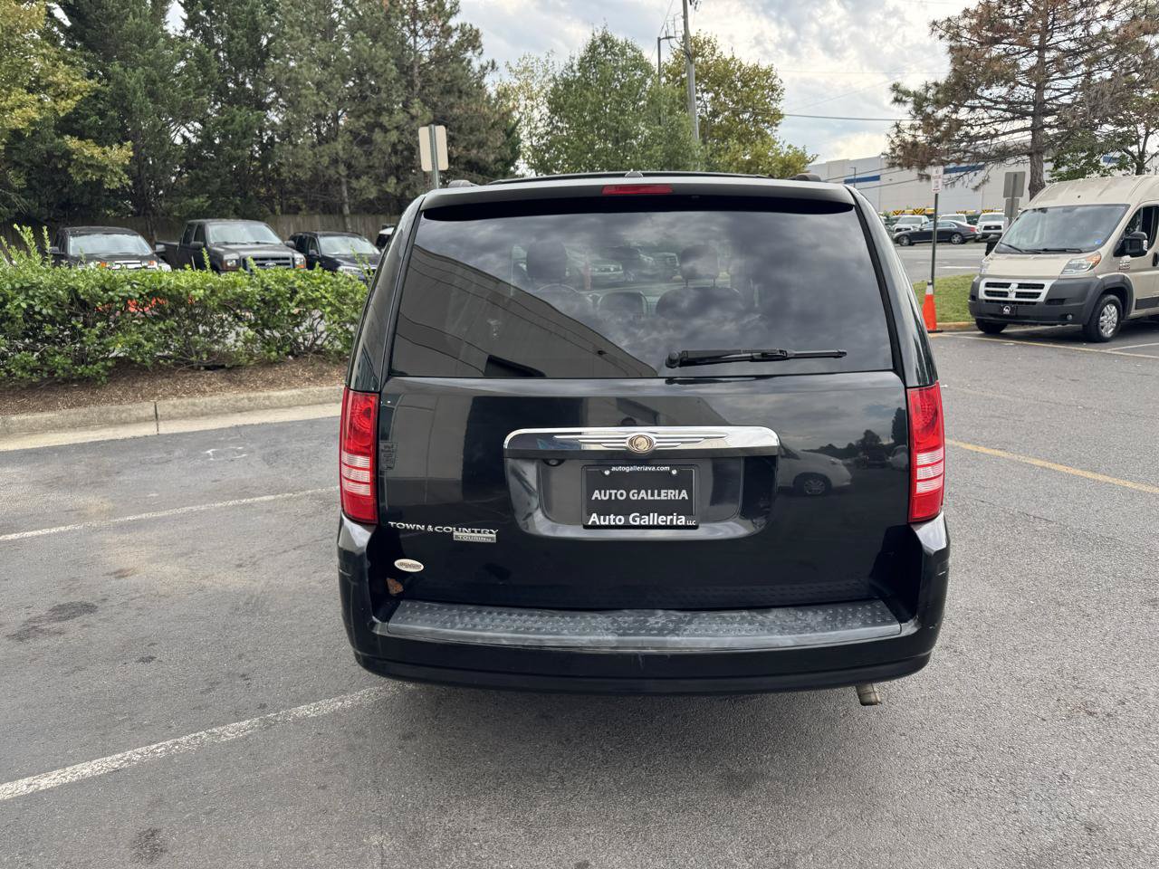 Used 2008 Chrysler Town & Country Touring FWD image 5