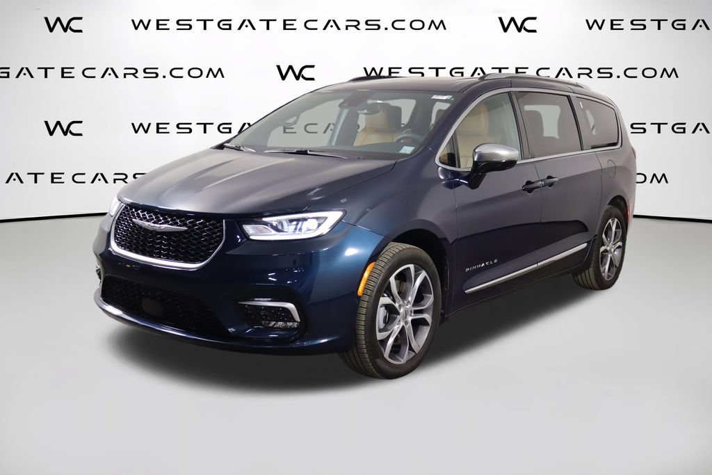 Used 2025 Chrysler Pacifica Pinnacle w/ Trailer Tow Group AWD/4WD image 1