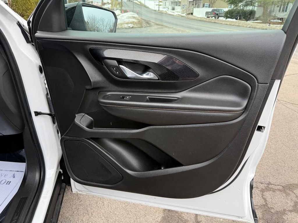 Used 2023 GMC Terrain AT4 image 38