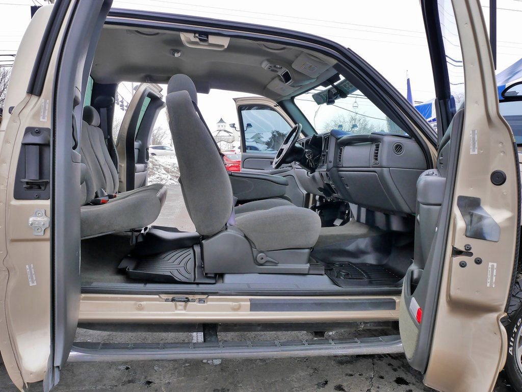 Used 2004 Chevrolet Silverado 2500 LS w/ Heavy-Duty Power Package image 9