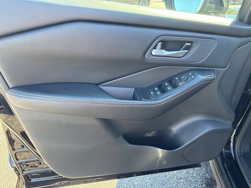 Certified 2026 Nissan Rogue SV AWD/4WD image 14