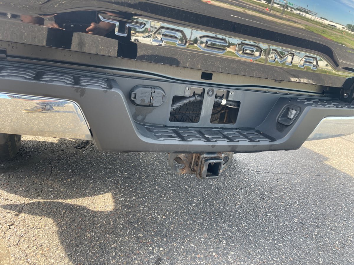 Used 2017 Toyota Tacoma SR5 w/ Tow Package AWD/4WD image 18