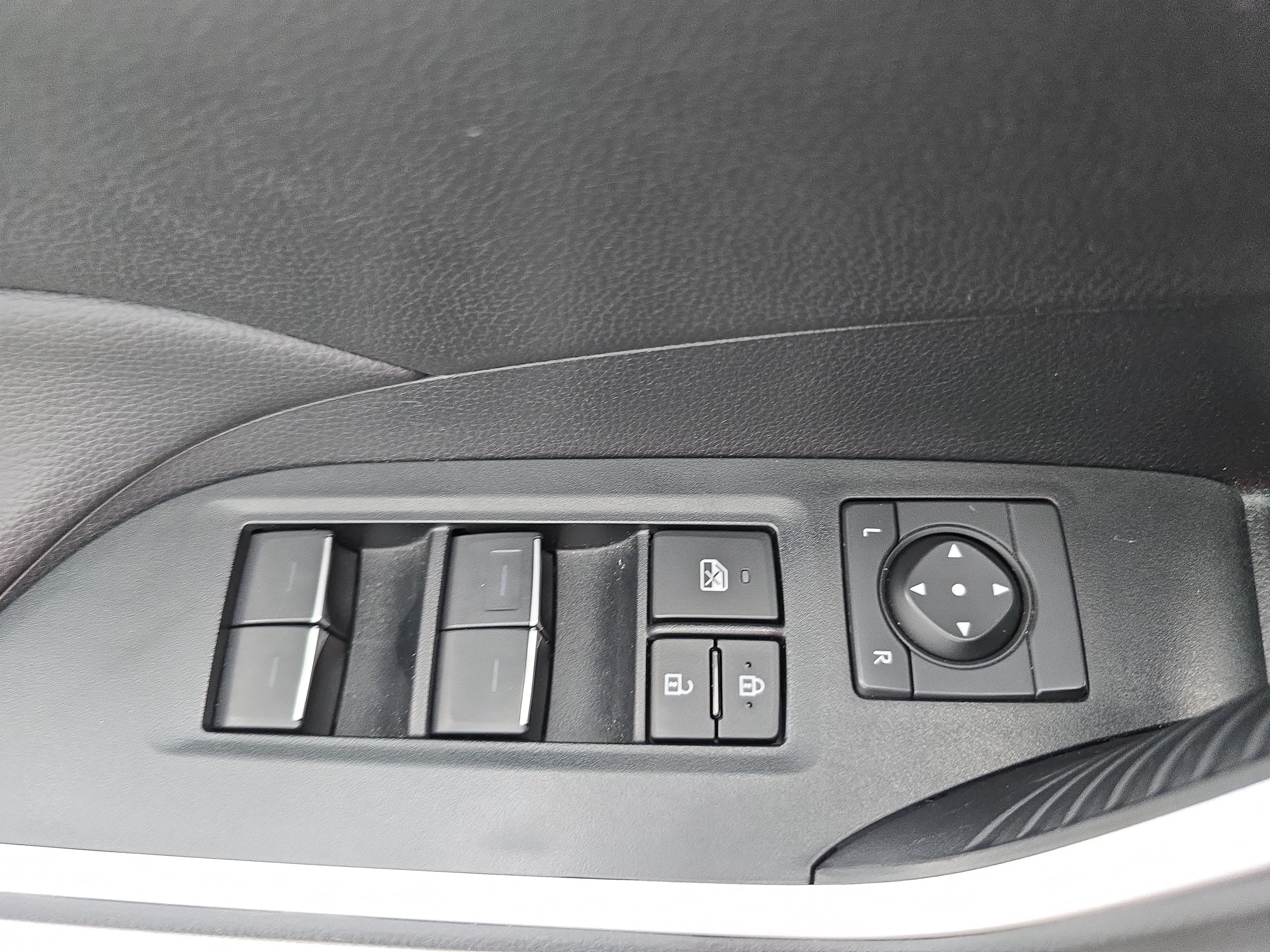 Used 2024 Toyota RAV4 XLE AWD/4WD image 26