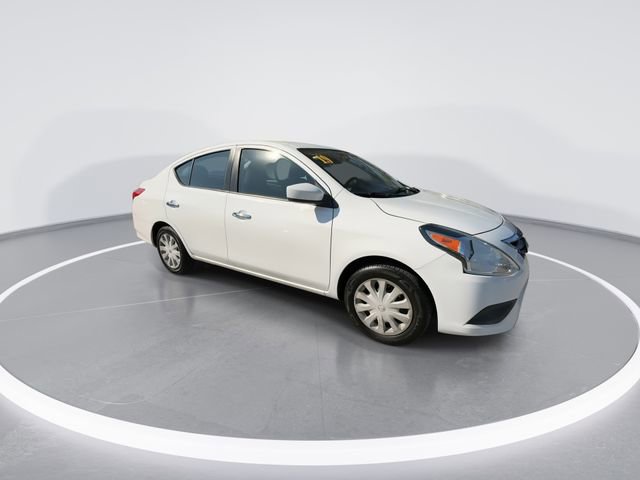 Used 2019 Nissan Versa SV image 2