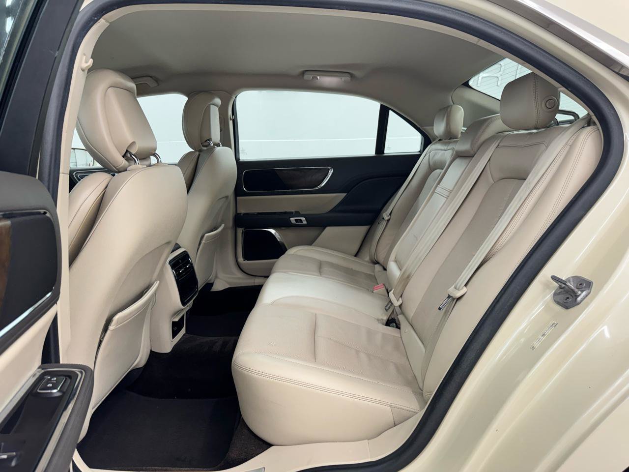 Used 2018 Lincoln Continental Select FWD image 16