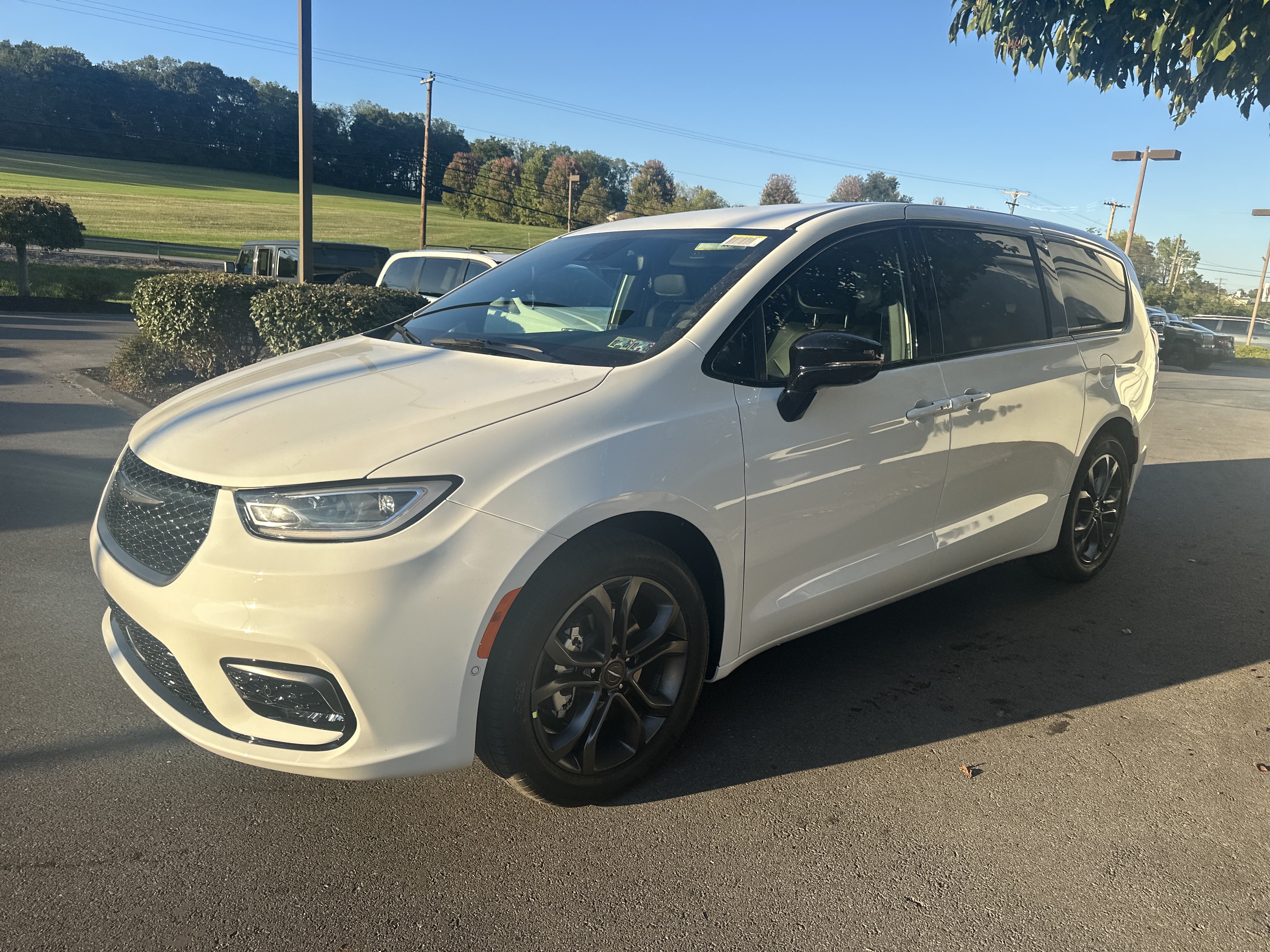 New 2026 Chrysler Pacifica Select FWD image 8