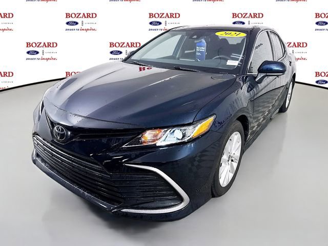 Used 2021 Toyota Camry LE image 4