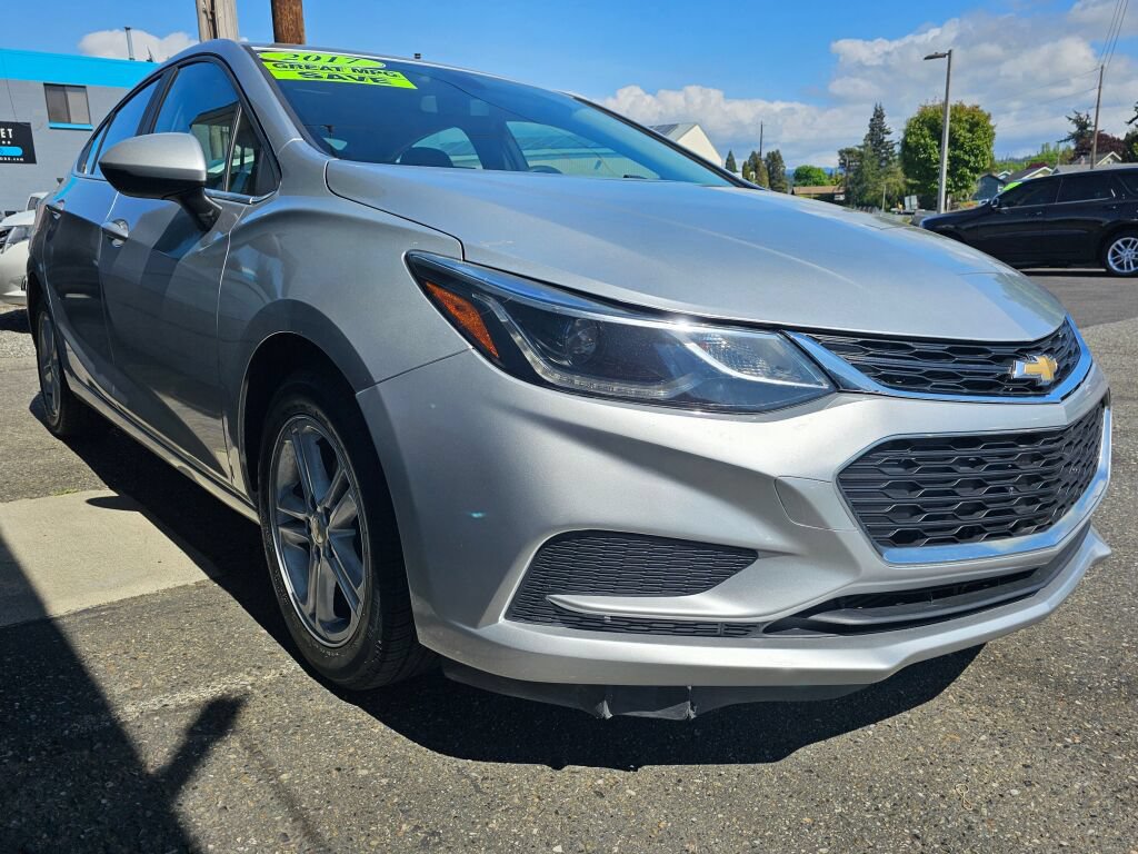 Used 2017 Chevrolet Cruze LT FWD image 6