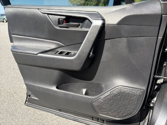 Used 2021 Toyota RAV4 LE FWD image 29