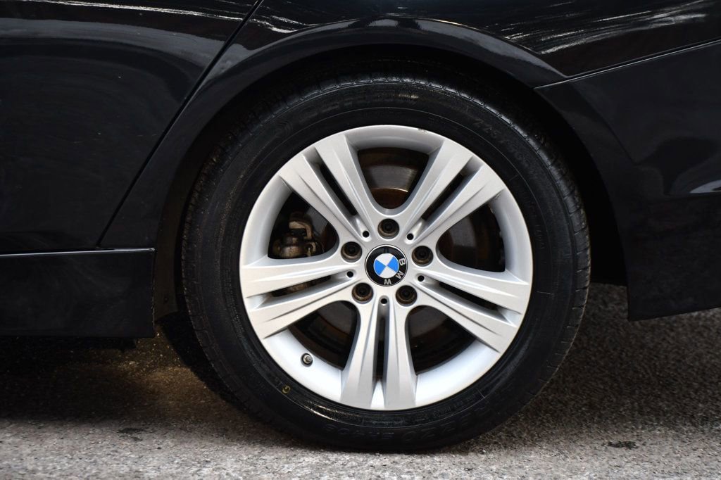 Used 2017 BMW 330i xDrive 330i xDrive image 13