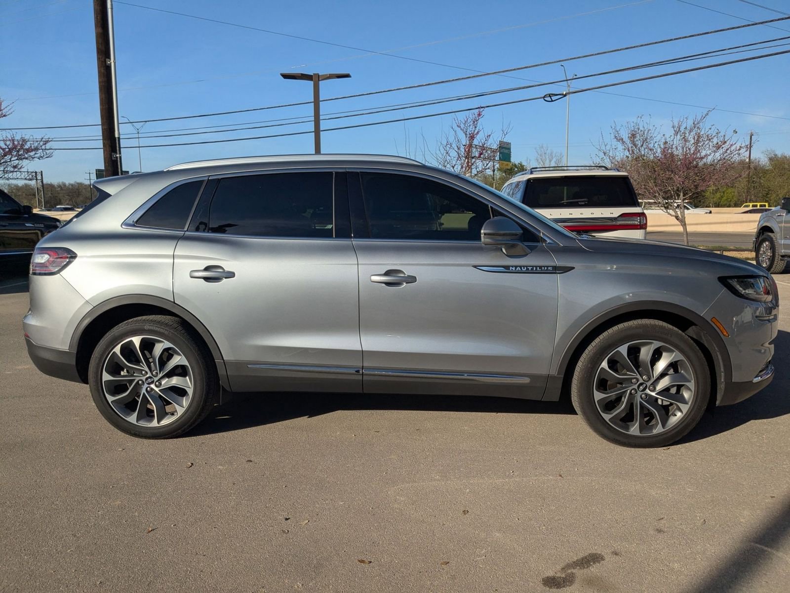 Used 2023 Lincoln Nautilus Reserve image 2