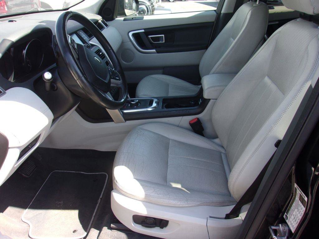 Used 2019 Land Rover Discovery Sport SE AWD/4WD image 11