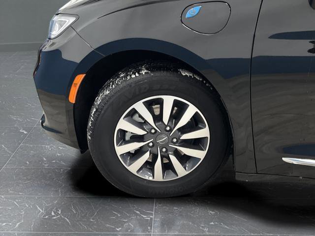 Used 2023 Chrysler Pacifica Limited image 37