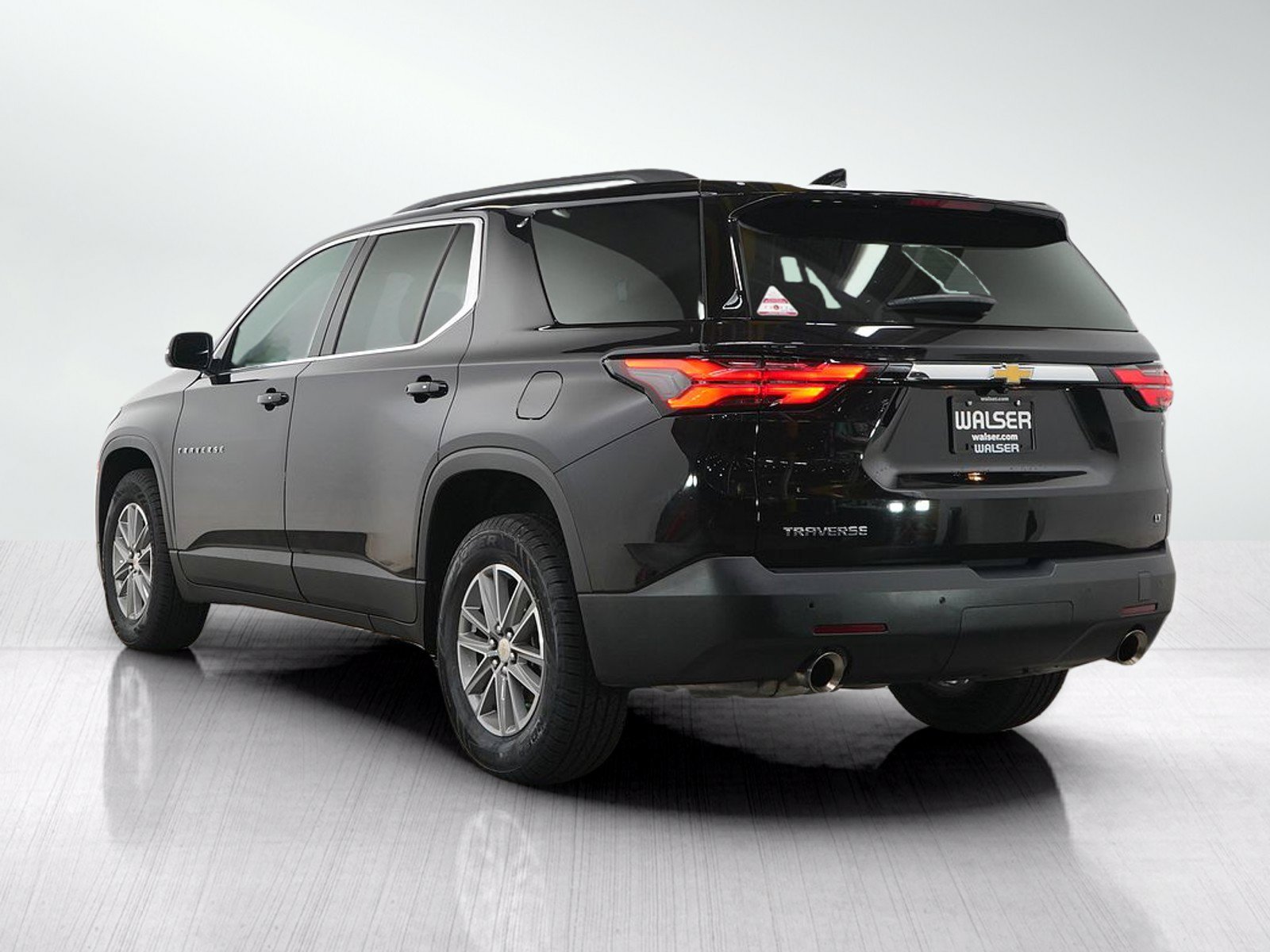 Used 2023 Chevrolet Traverse LT FWD image 4