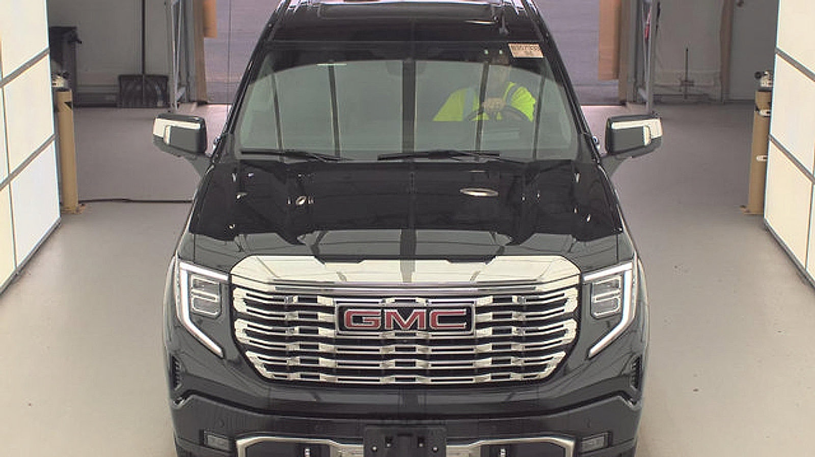 Used 2022 GMC Sierra 1500 Denali w/ Denali Reserve Package AWD/4WD image 3